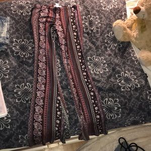 Tillys FLOWY PATTERNED PANTS